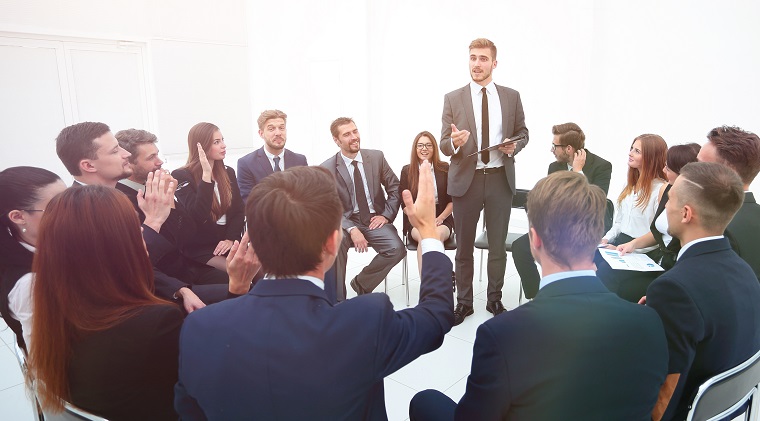 企業(yè)管理培訓(xùn)經(jīng)典20：何把握與人溝通的技巧？